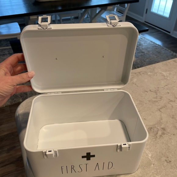 NWT Rae Dunn First Aid Tin - Picture 3 of 6